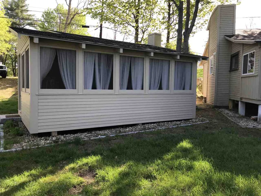 16 Perkins Lane Holderness NH 03245