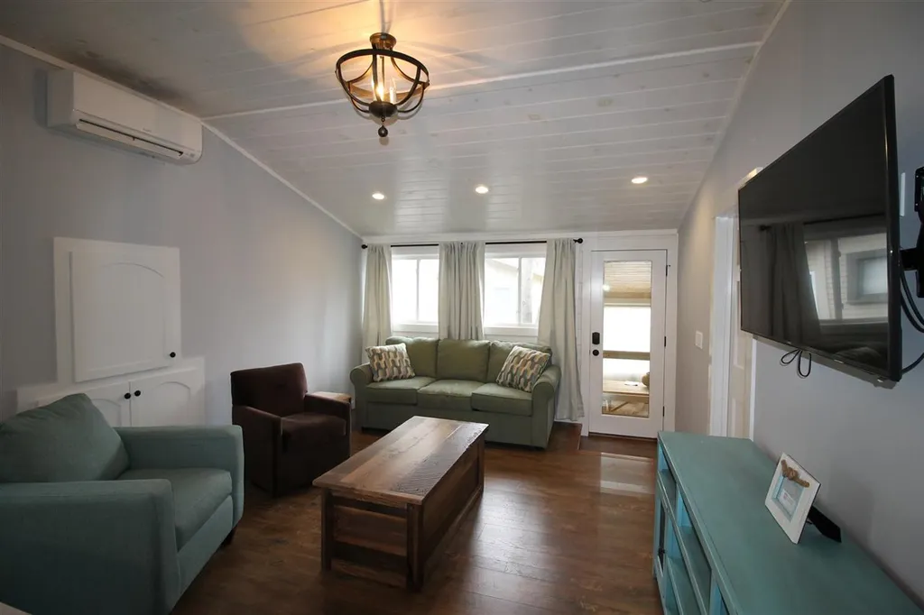 16 Perkins Lane Holderness NH 03245