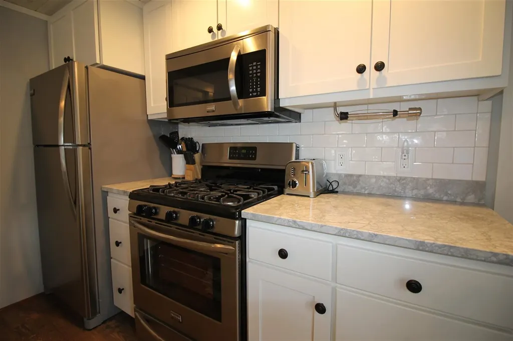 16 Perkins Lane Holderness NH 03245