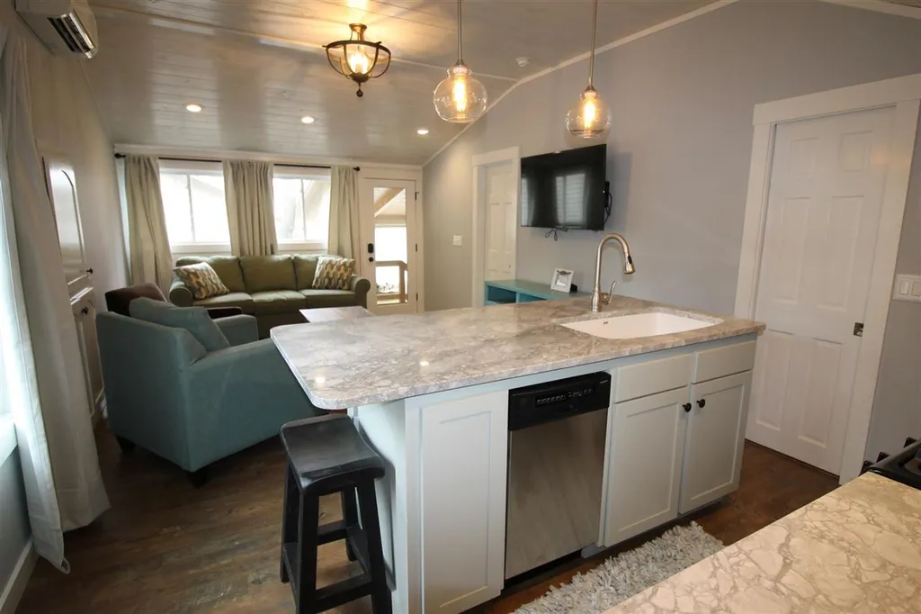 16 Perkins Lane Holderness NH 03245