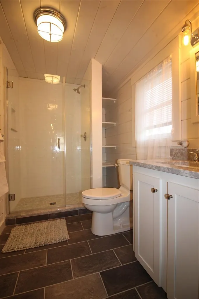 16 Perkins Lane Holderness NH 03245