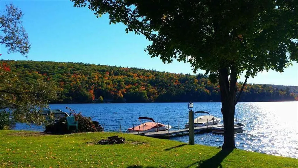 16 Perkins Lane Holderness NH 03245
