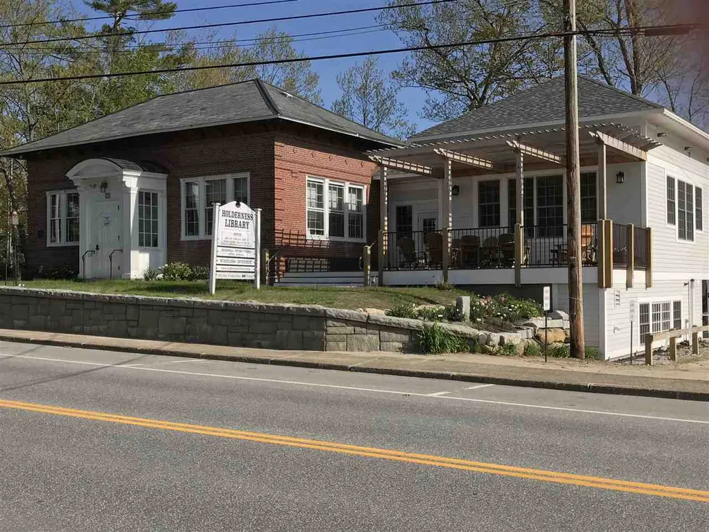 16 Perkins Lane Holderness NH 03245