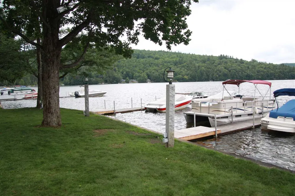 16 Perkins Lane Holderness NH 03245
