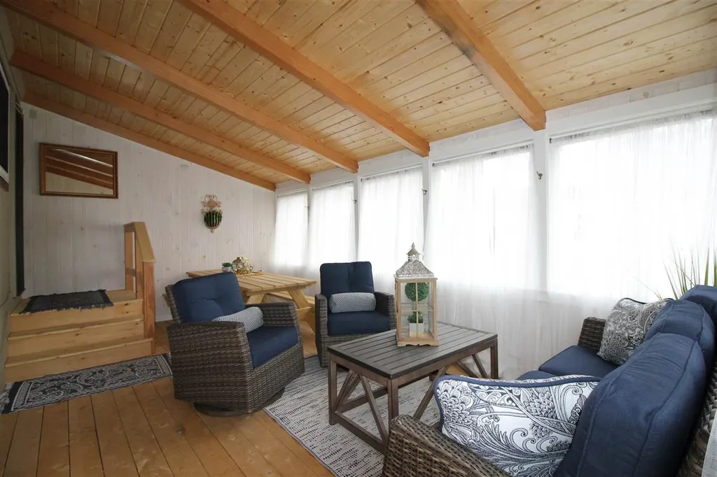 16 Perkins Lane Holderness NH 03245