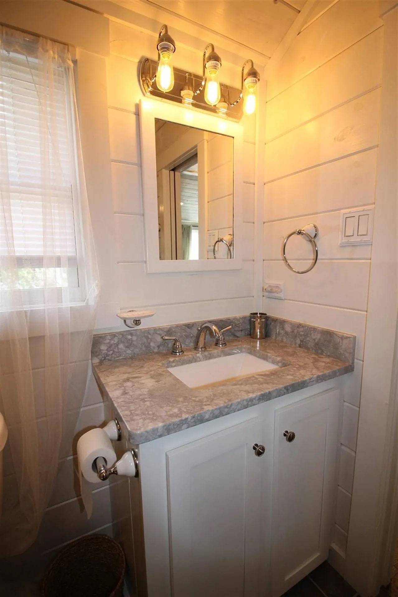 16 Perkins Lane Holderness NH 03245