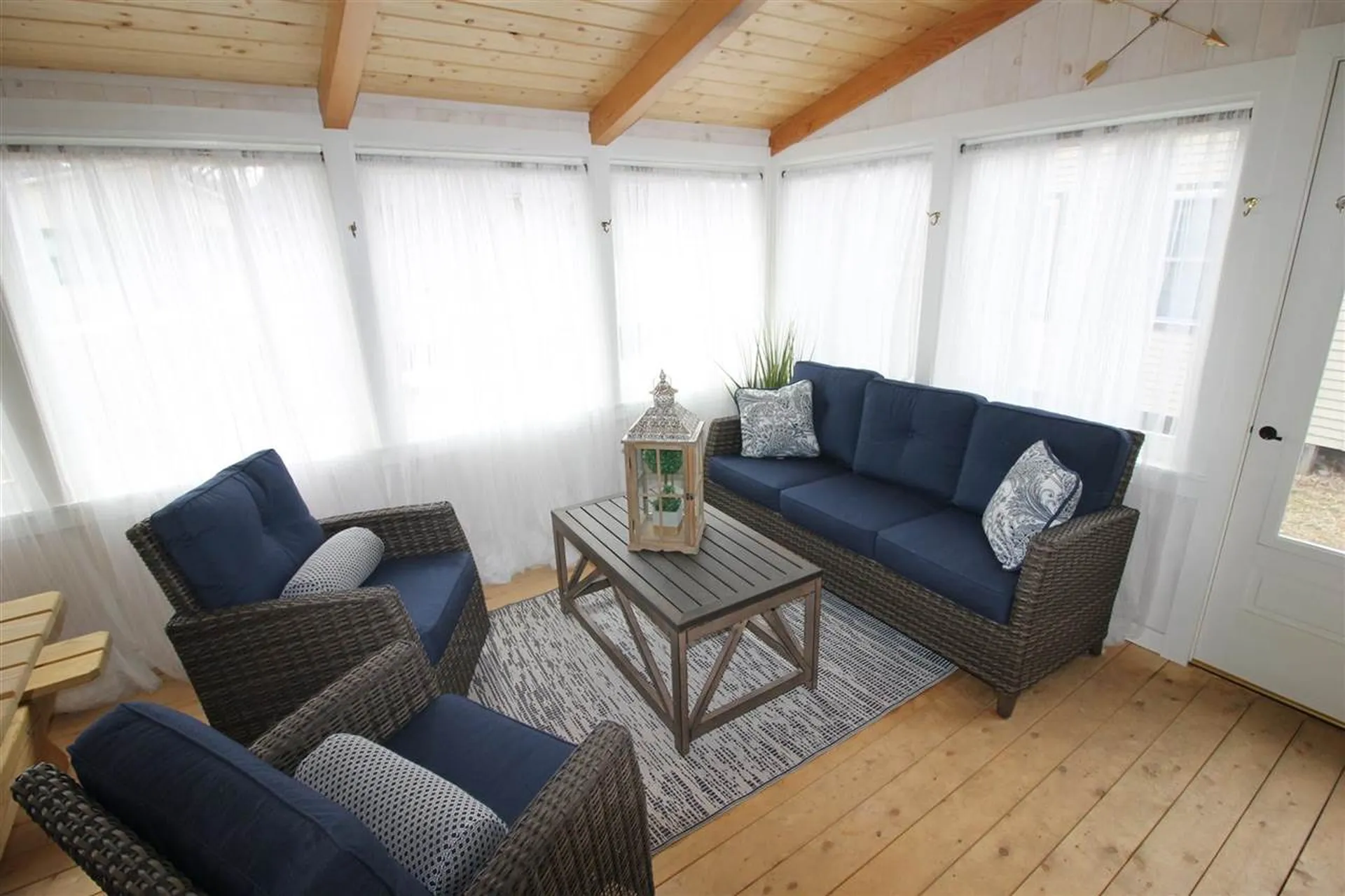 16 Perkins Lane Holderness NH 03245
