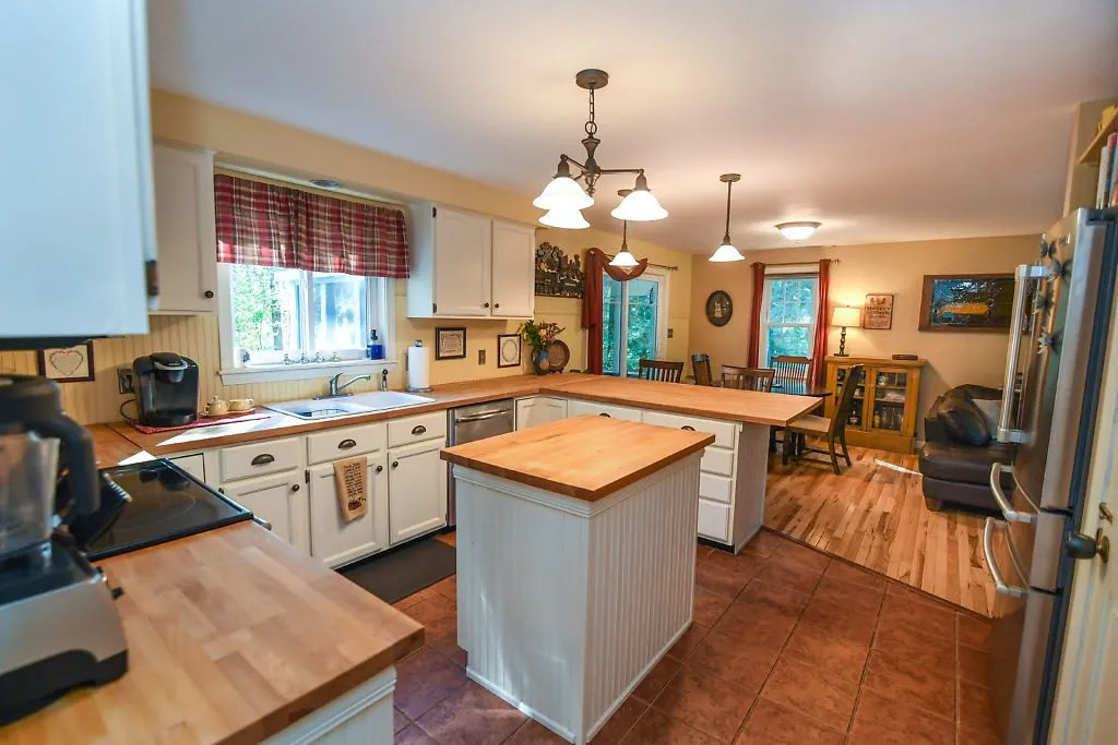 25 Schanda Drive Newmarket NH 03857
