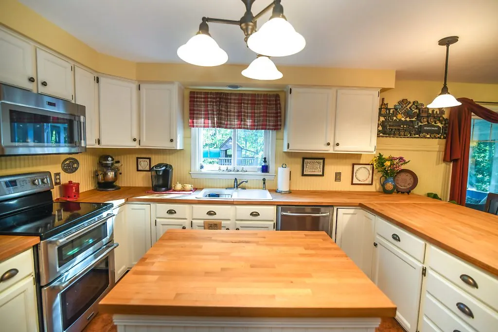 25 Schanda Drive Newmarket NH 03857