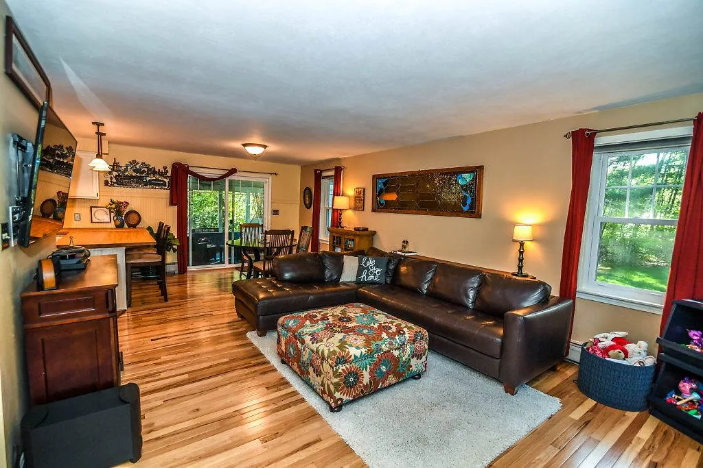 25 Schanda Drive Newmarket NH 03857
