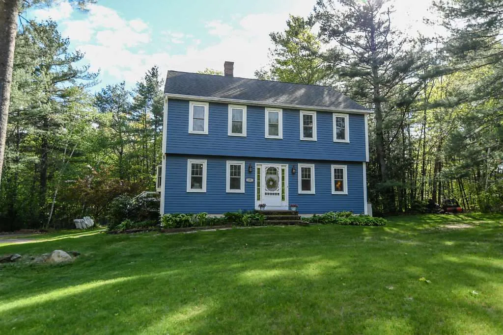 25 Schanda Drive Newmarket NH 03857