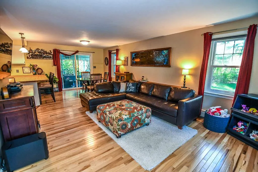 25 Schanda Drive Newmarket NH 03857