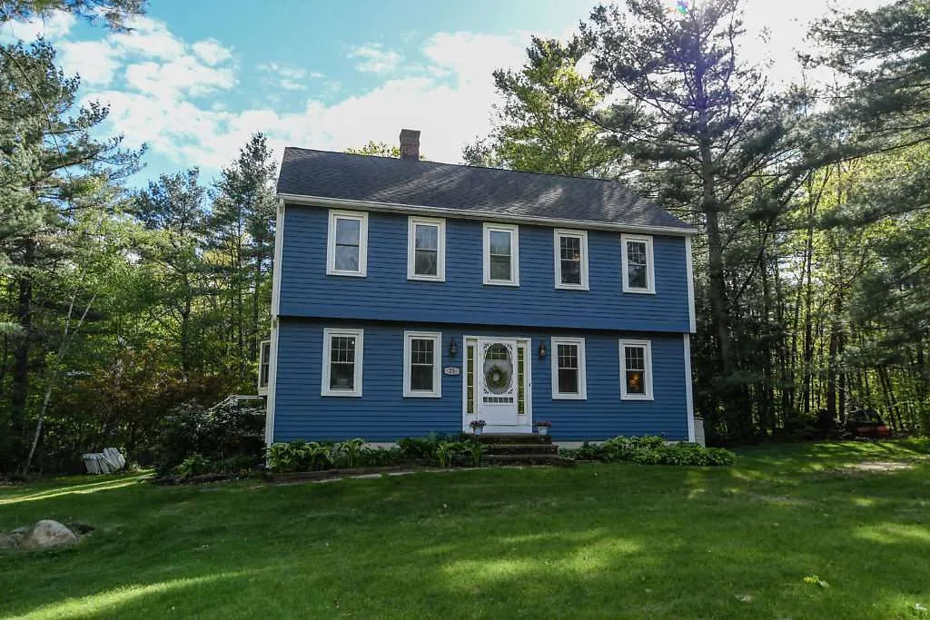 25 Schanda Drive Newmarket NH 03857