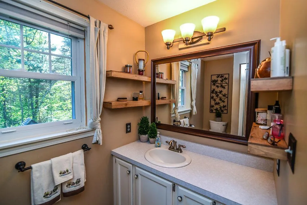 25 Schanda Drive Newmarket NH 03857