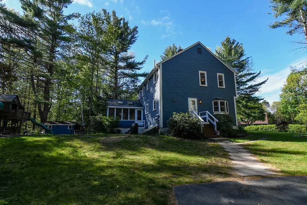 25 Schanda Drive Newmarket NH 03857
