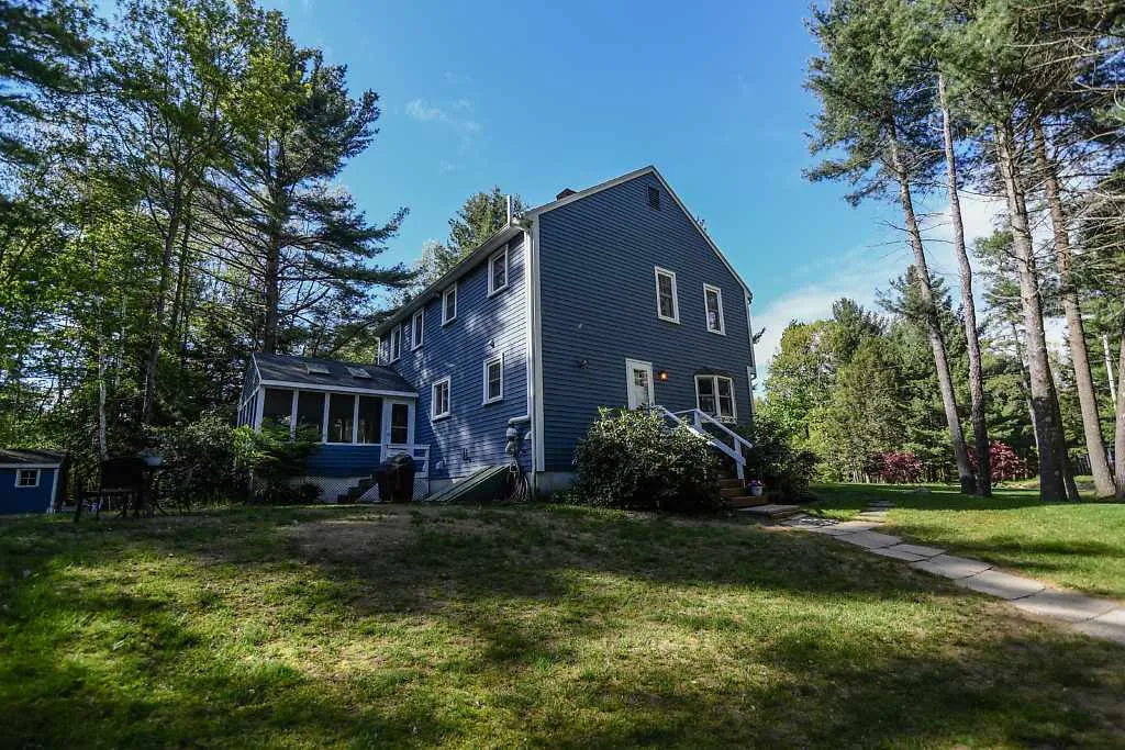 25 Schanda Drive Newmarket NH 03857