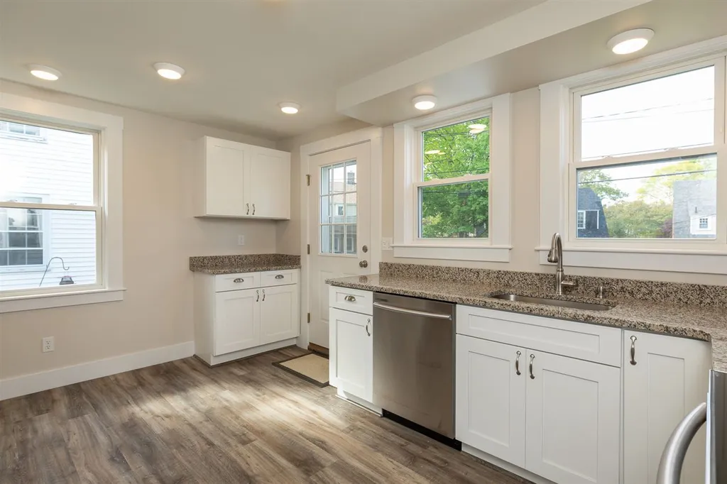 118 Concord Way Portsmouth NH 03801