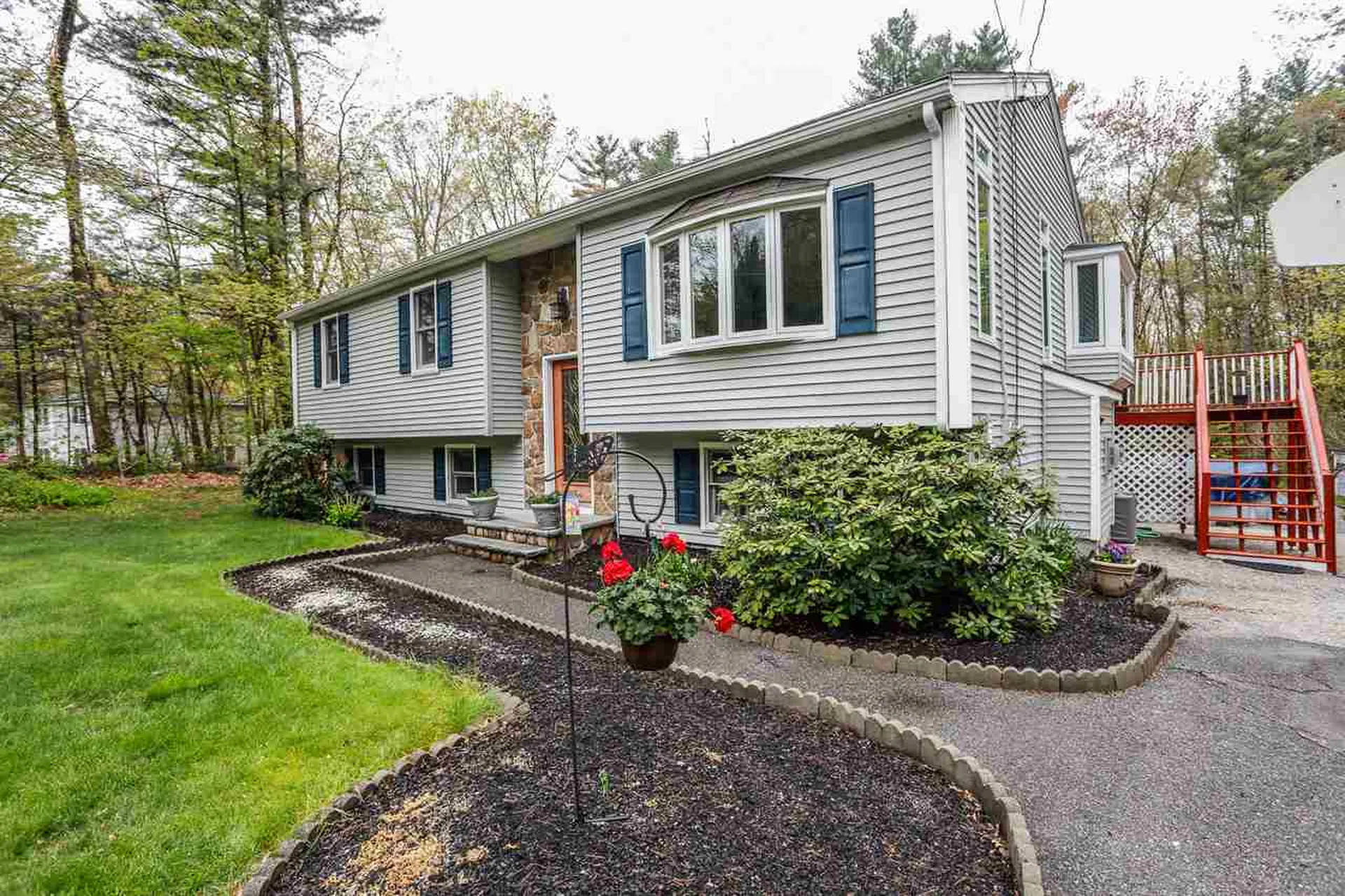 15 Surrey Lane Pelham NH 03076