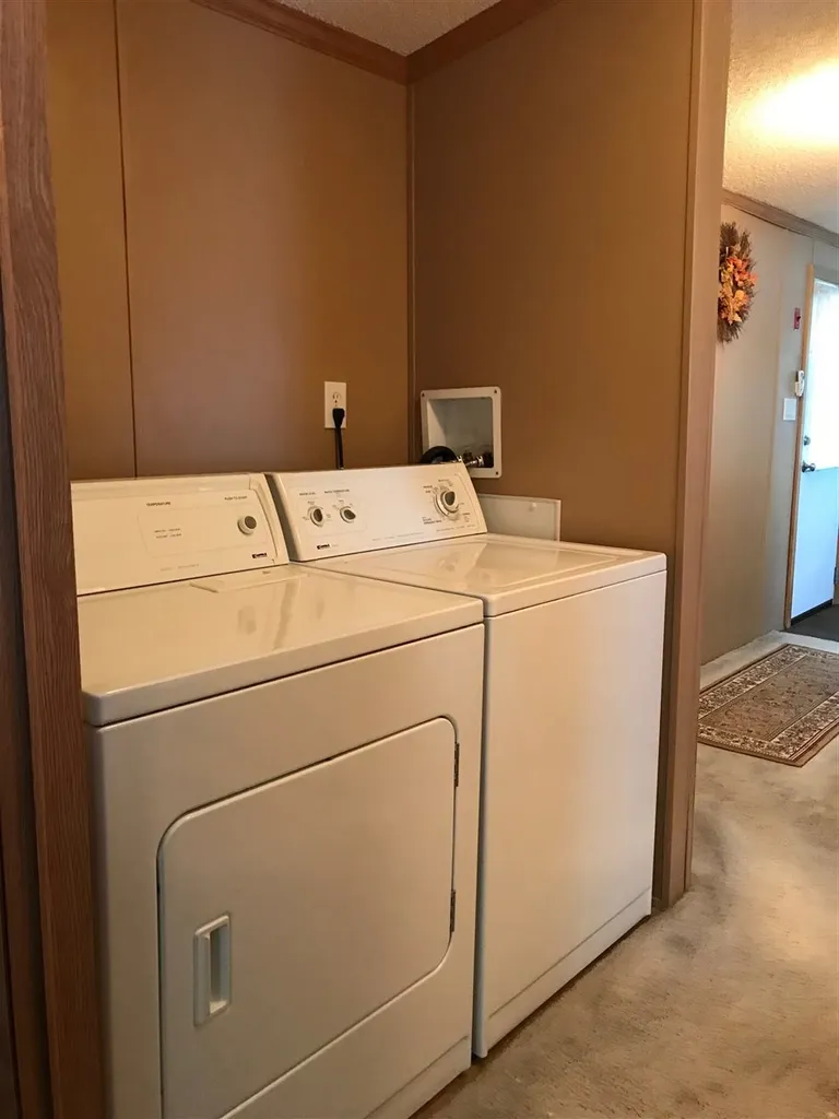 9 Darlene Lane Litchfield NH 03052