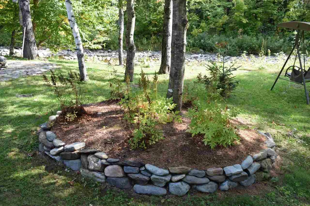 899 Northside Road Stark NH 03582