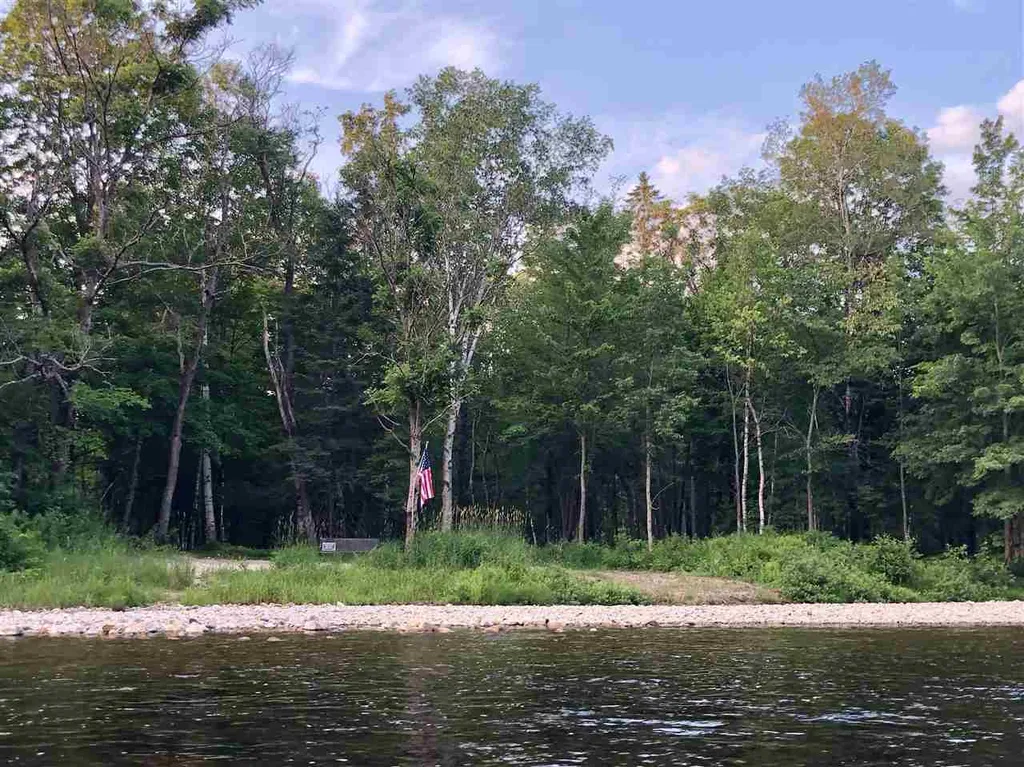 899 Northside Road Stark NH 03582