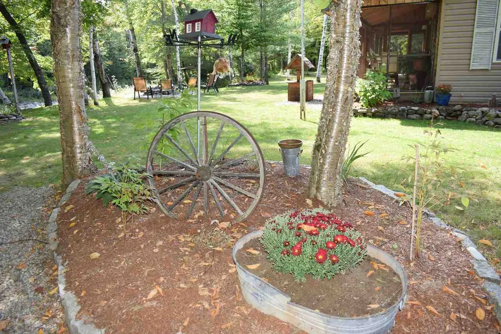 899 Northside Road Stark NH 03582
