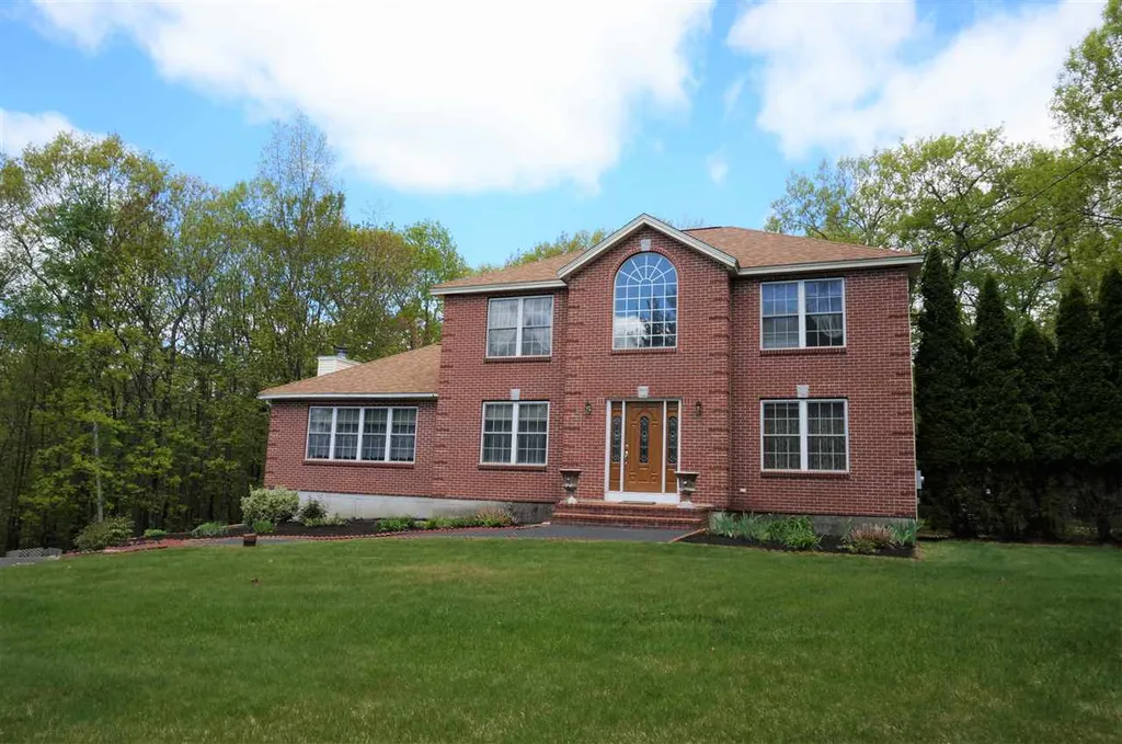 32 Fieldstone Drive Hooksett NH 03106