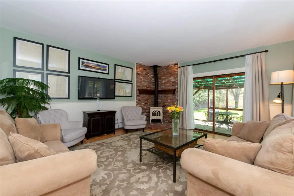 28 Bellamy Road Dover NH 03820
