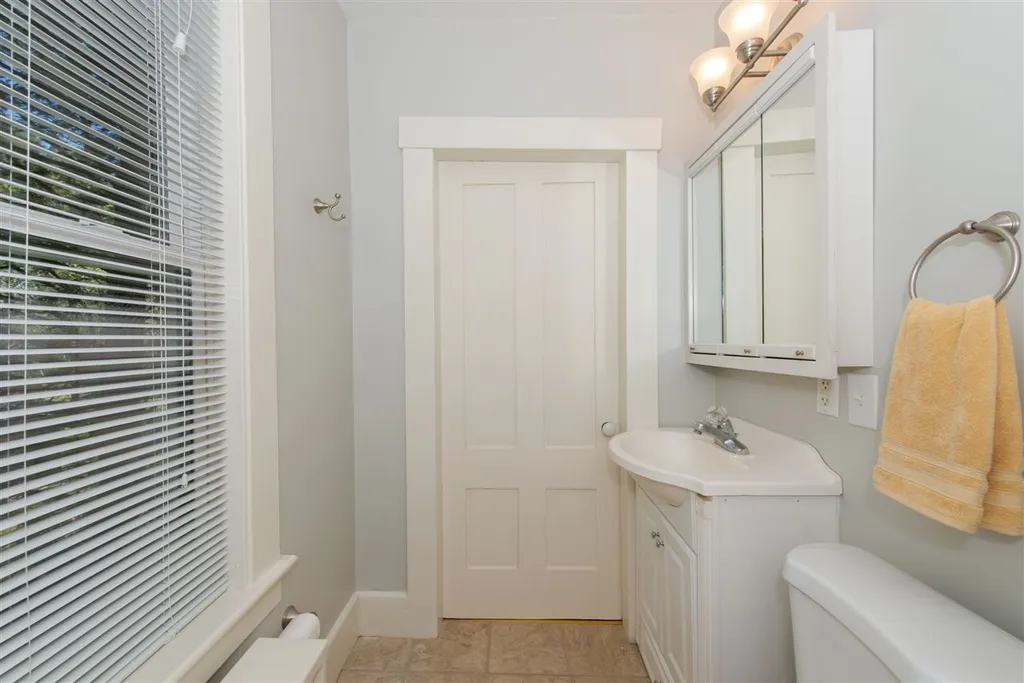 28 Bellamy Road Dover NH 03820