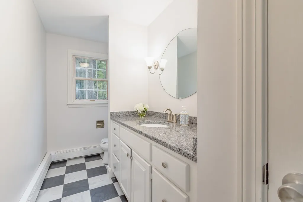 77 Wallace Road Bedford NH 03110