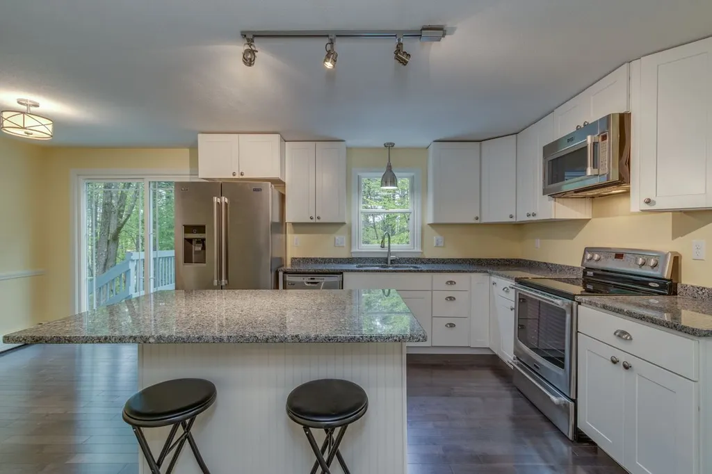 77 Wallace Road Bedford NH 03110