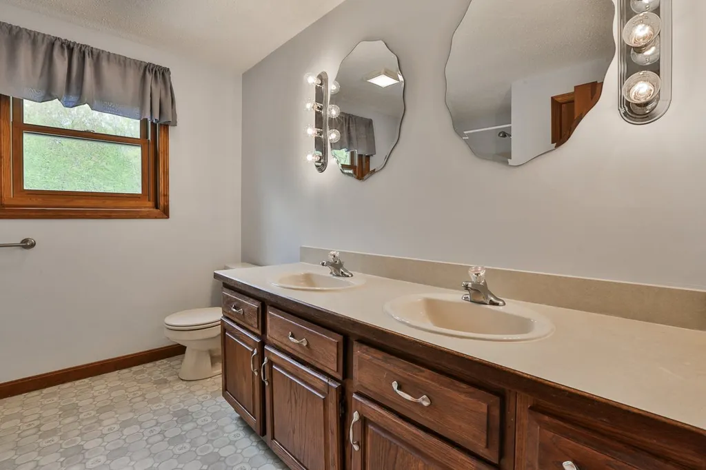 55 Winter Hill Road Goffstown NH 03045