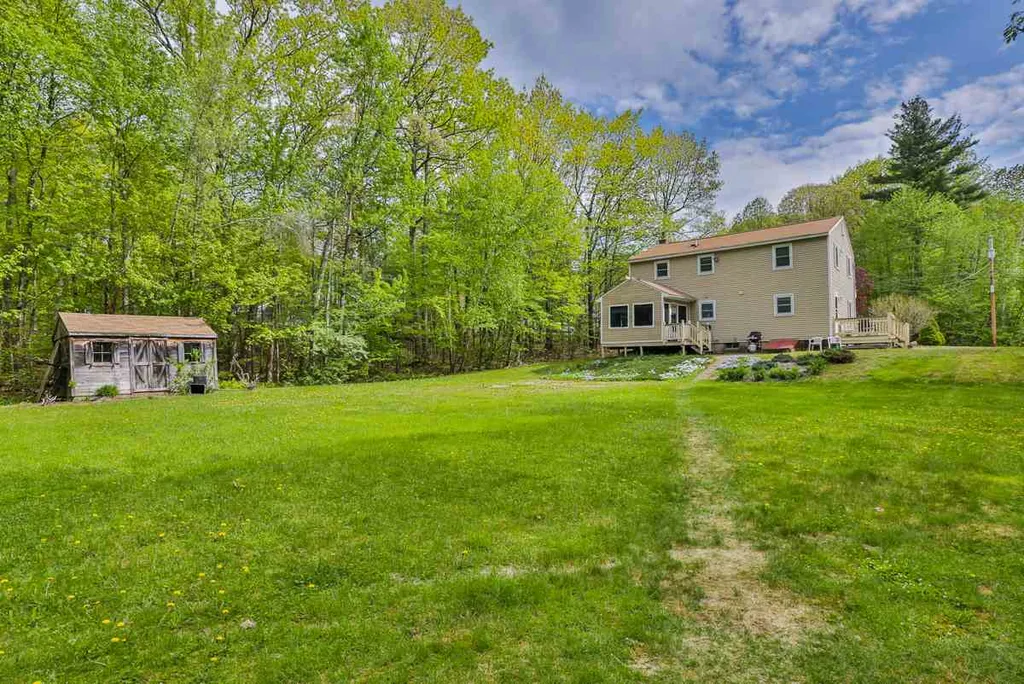 55 Winter Hill Road Goffstown NH 03045