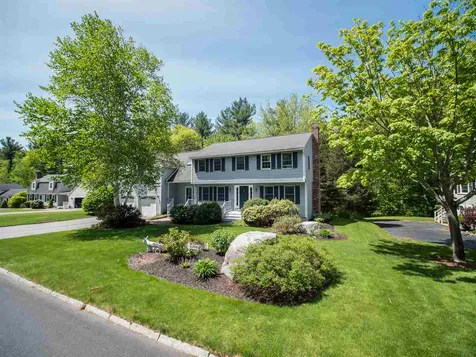 26 Hyacinth Drive Nashua NH 03062