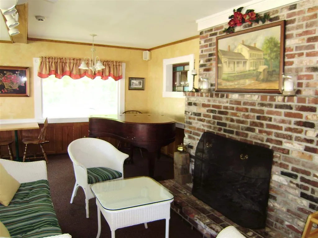 6 Drake Hill Rd/rt 202a Road Strafford NH 03884