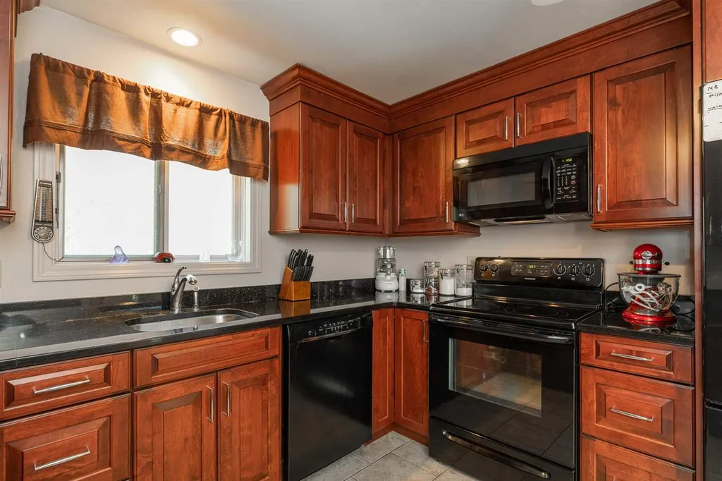 16 Taft Road Portsmouth NH 03801