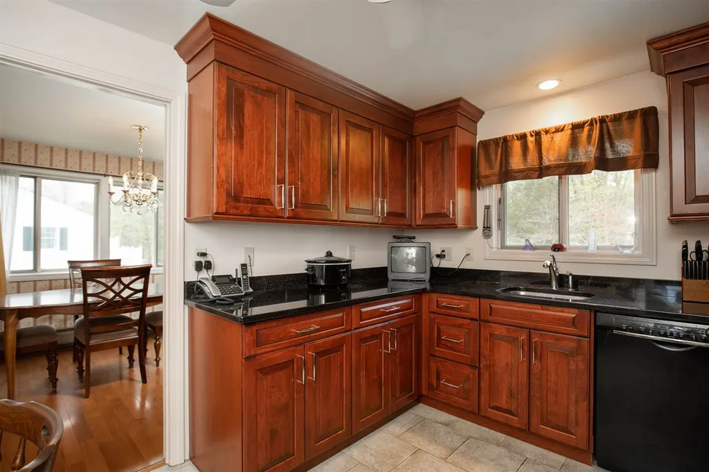 16 Taft Road Portsmouth NH 03801