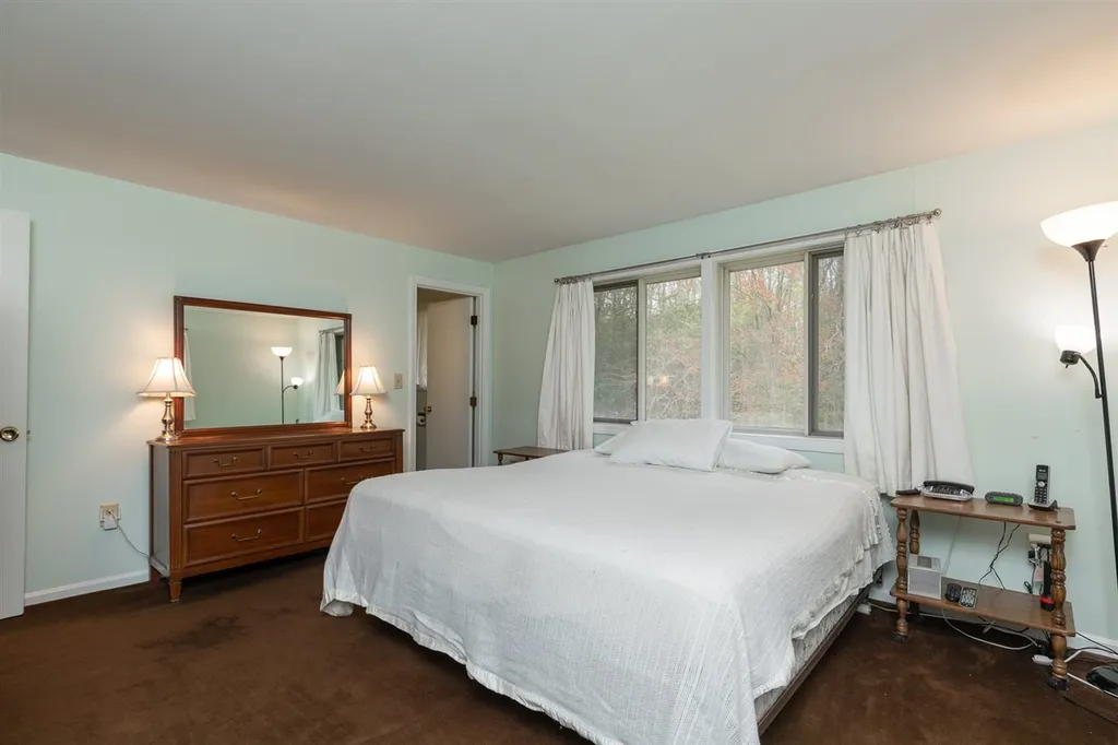 16 Taft Road Portsmouth NH 03801