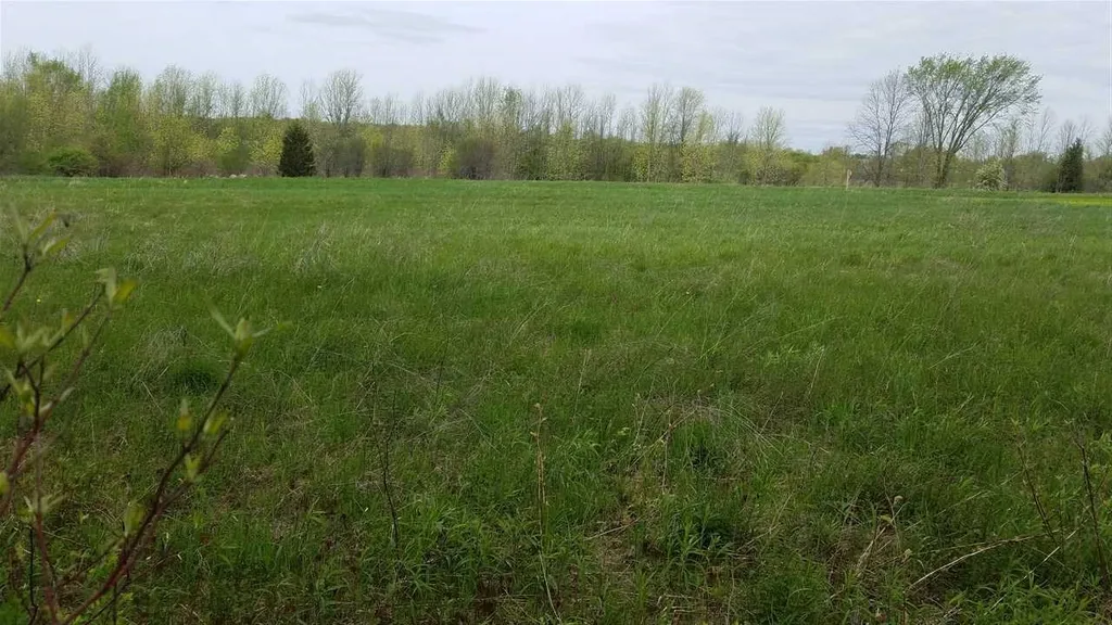 47 Lovers Lane Grand Isle VT 05458-2321