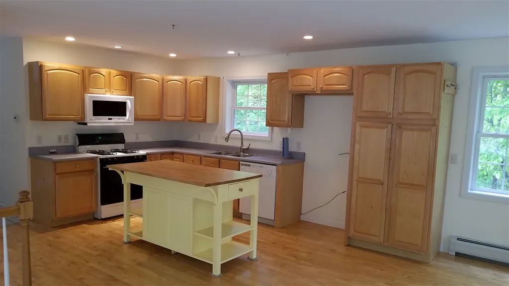 47 Lovers Lane Grand Isle VT 05458-2321
