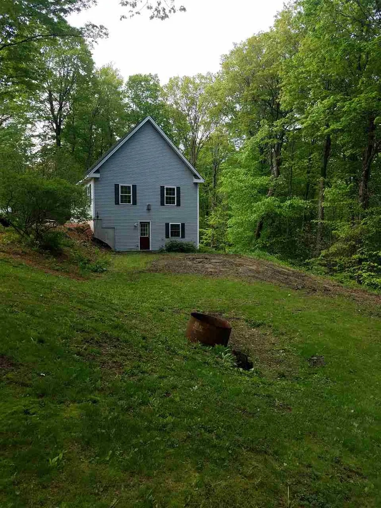 47 Lovers Lane Grand Isle VT 05458-2321