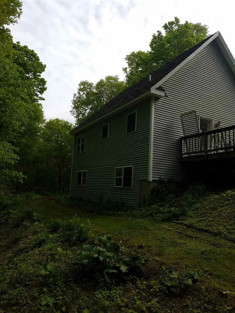 47 Lovers Lane Grand Isle VT 05458-2321