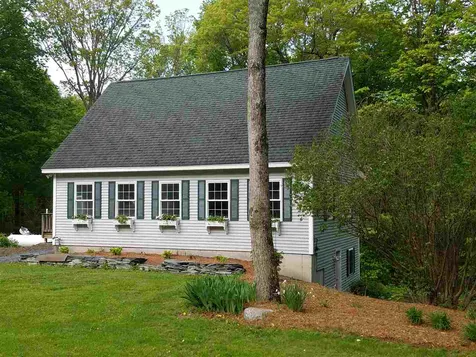 47 Lovers Lane Grand Isle VT 05458-2321