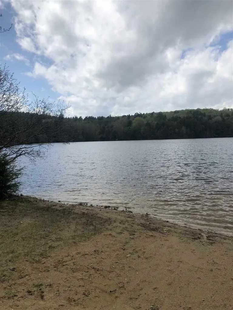 16 Bishops Gate Road Wolfeboro NH 03894