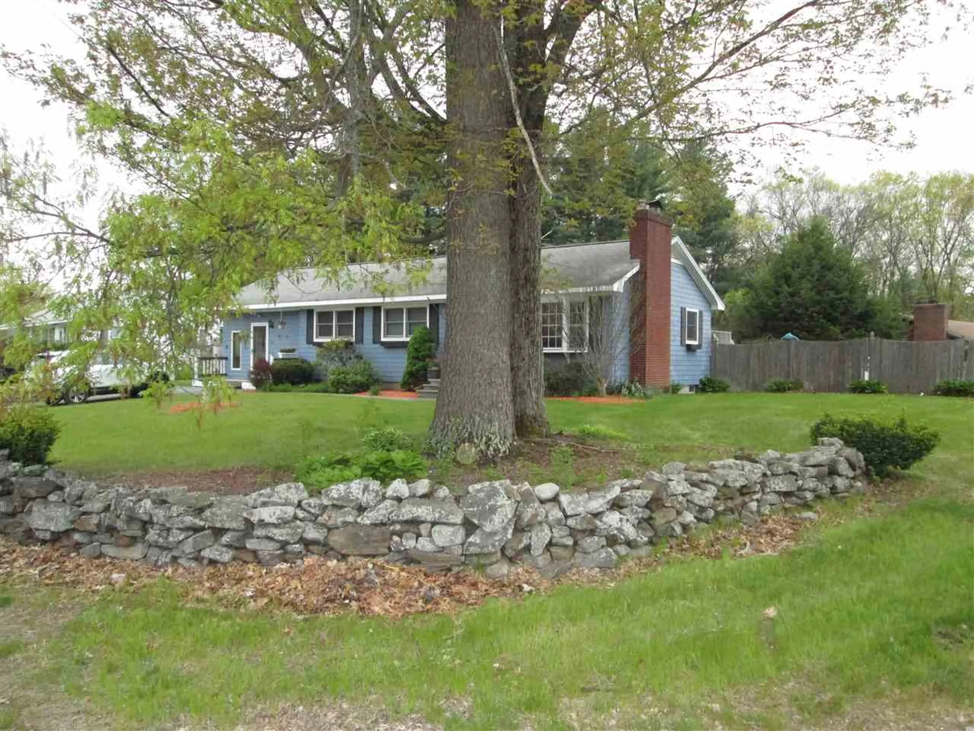 27 Cottonwood Drive Hudson NH 03051