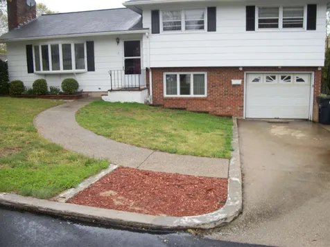 2 Bates Drive Nashua NH 03064-1701