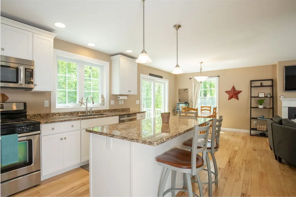 8 Cassie Lane Hampton NH 03842