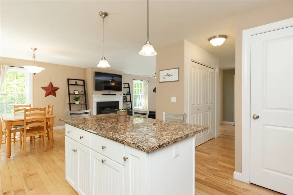 8 Cassie Lane Hampton NH 03842