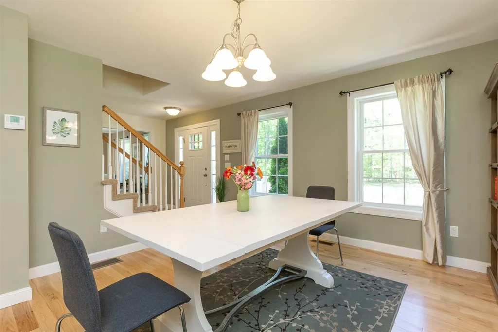 8 Cassie Lane Hampton NH 03842