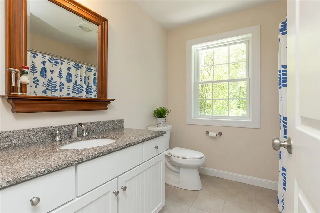 8 Cassie Lane Hampton NH 03842